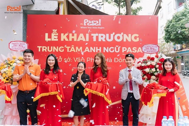 Lễ cắt băng khai trương